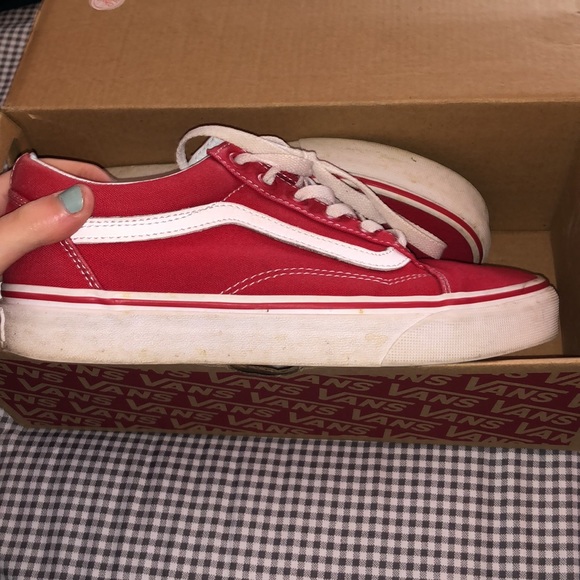 Red vans - Picture 2 of 3